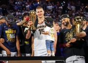 约基奇陷入低谷，助攻爆棚连败，复出首战轰40分球队命运悬念！