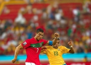 巴西后防连续失误，仍取胜保住晋级机会的简单介绍