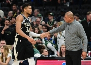 雄鹿大胜一仗，字母哥带队登顶东部